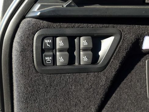 Used 2024 BMW X7 xDrive40i w/ Climate Comfort Package AWD/4WD image 67