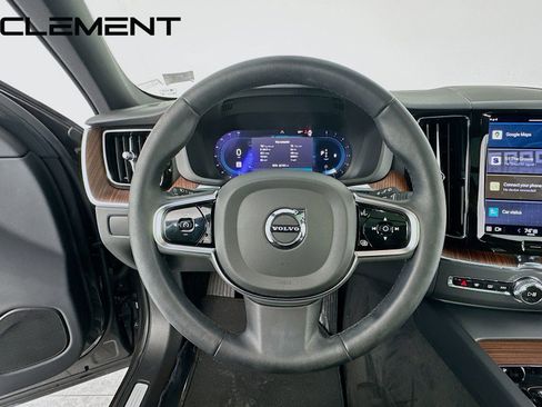 Used 2023 Volvo XC60 B5 Plus image 13