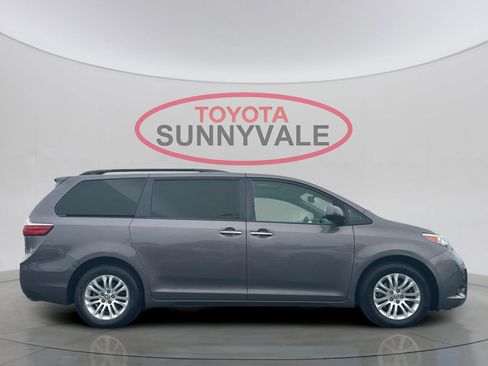 Used 2017 Toyota Sienna XLE w/ XLE Navigation Package image 8