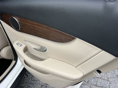 Used 2022 Mercedes-Benz GLC 300 4MATIC image 14