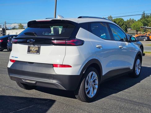 Certified 2023 Chevrolet Bolt EUV LT FWD image 3