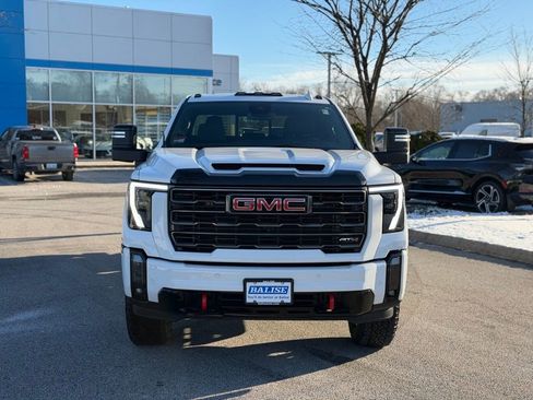 Used 2024 GMC Sierra 2500 AT4 w/ AT4 Preferred Package image 2