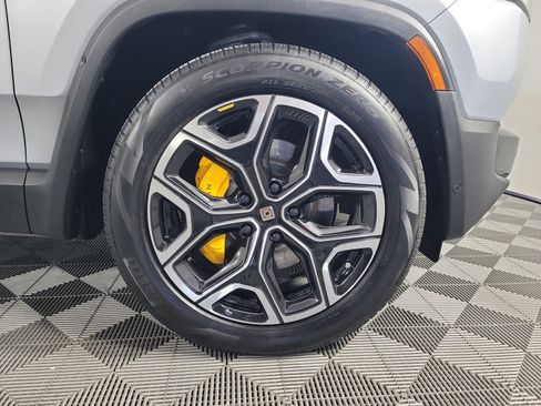 Used 2023 Rivian R1T Adventure image 11