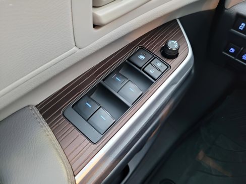 Certified 2023 Toyota Sienna LE image 31