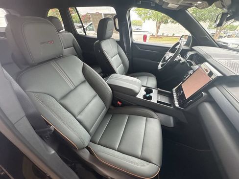 Certified 2025 GMC Acadia AT4 AWD/4WD image 28