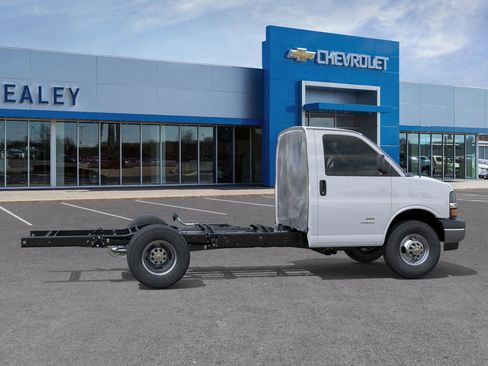 New 2025 Chevrolet Express 3500 w/ Power Convenience Package image 29
