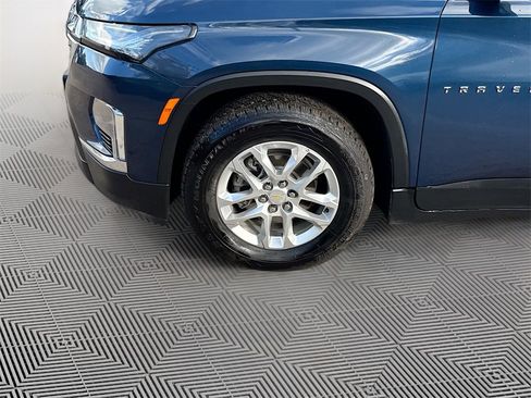Used 2022 Chevrolet Traverse LS image 34