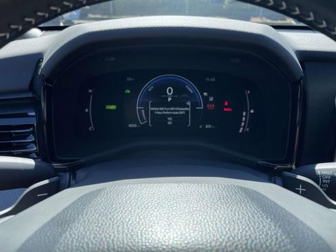 Used 2025 Toyota Camry SE w/ Multimedia Upgrade Package image 37