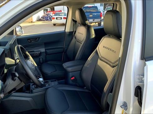 New 2025 Ford Maverick Lariat w/ Black Appearance Package image 9