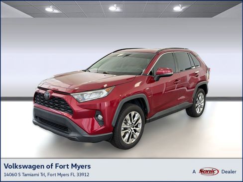 Used 2019 Toyota RAV4 XLE Premium FWD image 1