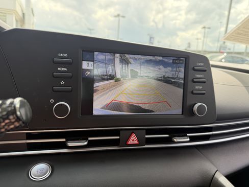 Certified 2025 Hyundai Elantra Hybrid FWD image 35