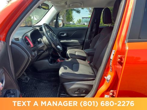 Used 2017 Jeep Renegade Trailhawk w/ Popular Equipment Group AWD/4WD image 9