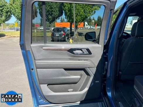 Used 2025 Chevrolet Suburban Premier AWD/4WD image 12