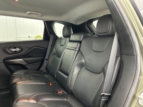 Used 2019 Jeep Cherokee Limited AWD/4WD image 30