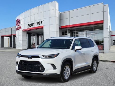 Used 2025 Toyota Grand Highlander AWD image 2