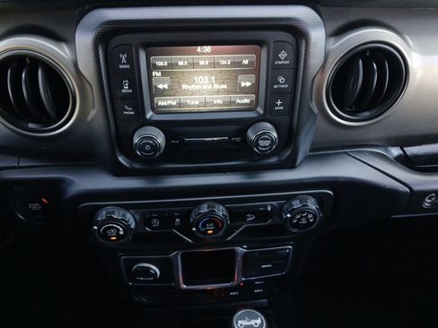 Used 2018 Jeep Wrangler Unlimited Sport image 8