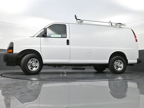 Used 2020 Chevrolet Express 2500 w/ Driver Convenience Package image 22