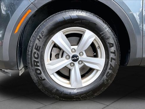 Used 2023 Kia Sorento LX FWD image 11