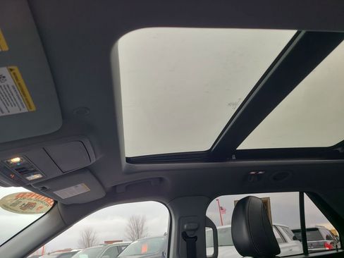 Used 2023 Ford Explorer XLT image 24