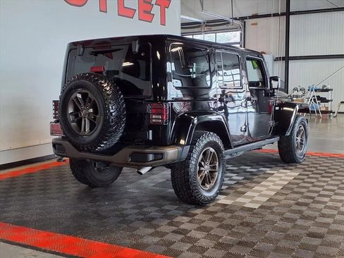 Used 2017 Jeep Wrangler Unlimited Sahara AWD/4WD image 7