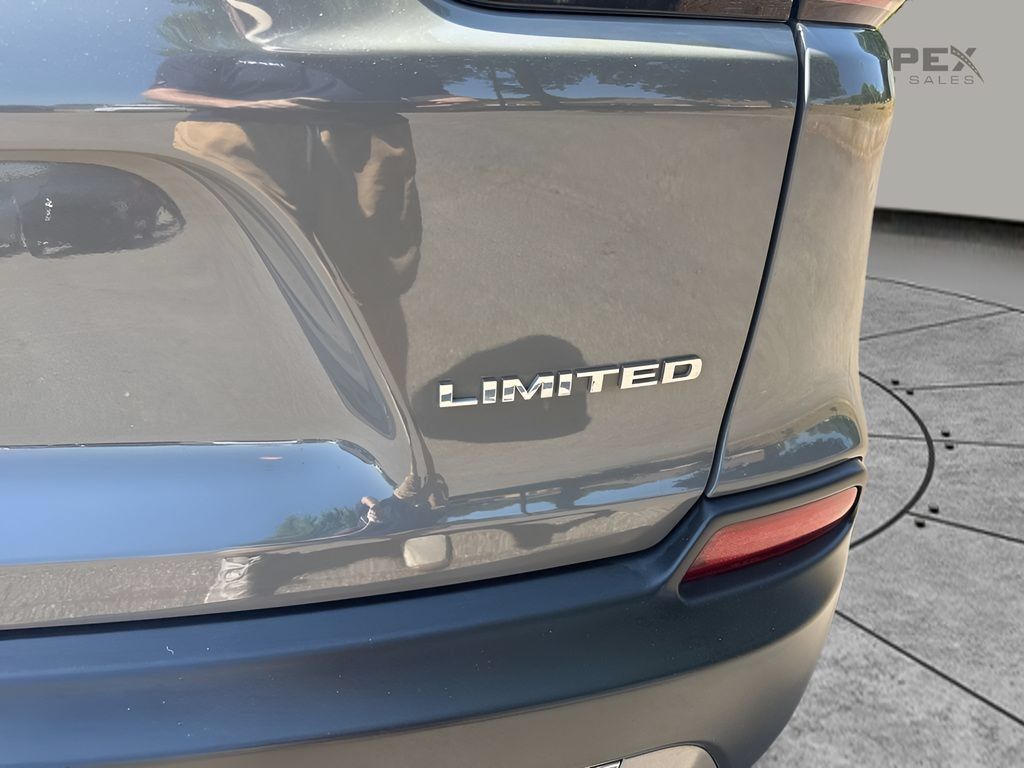 Used 2022 Jeep Cherokee Limited AWD/4WD image 33