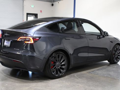 Used 2024 Tesla Model Y Performance AWD/4WD image 13