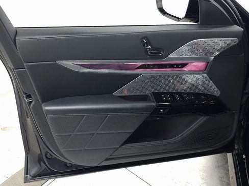 Used 2023 BMW 760i xDrive image 14