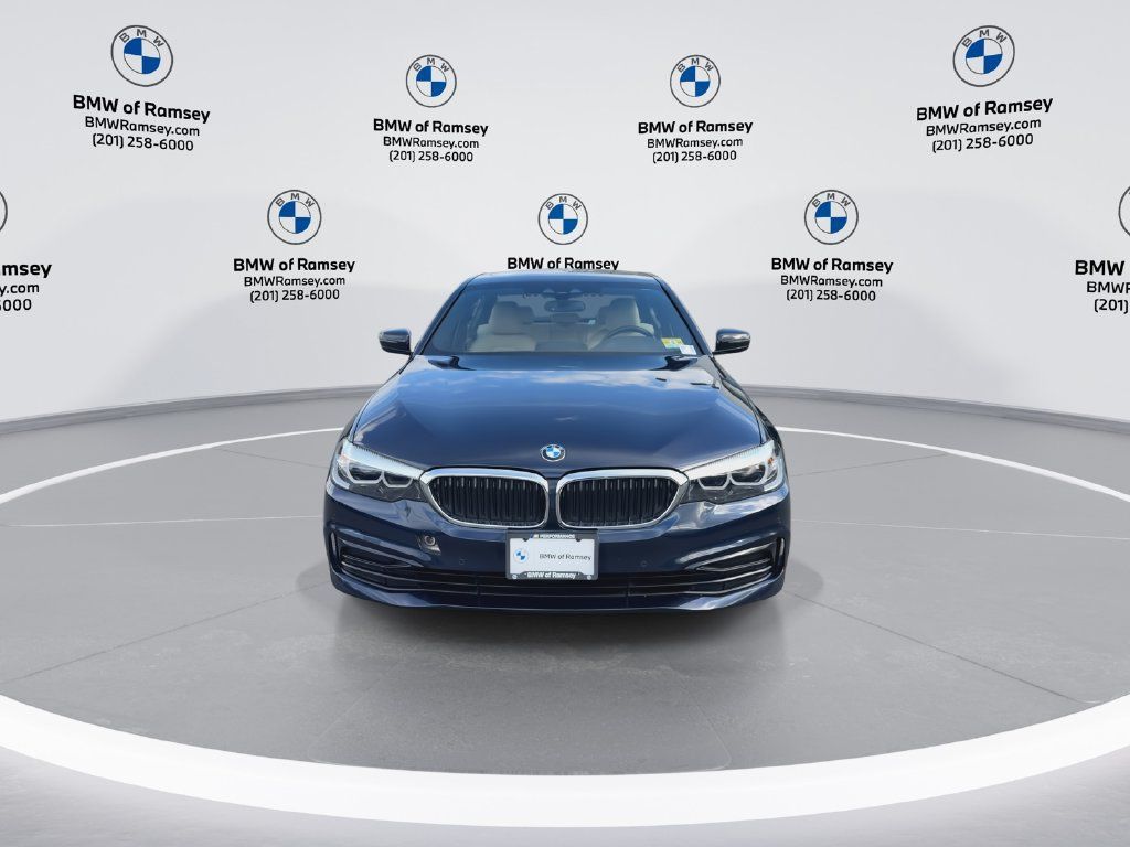 Used 2019 BMW 530i xDrive w/ Convenience Package AWD/4WD image 3