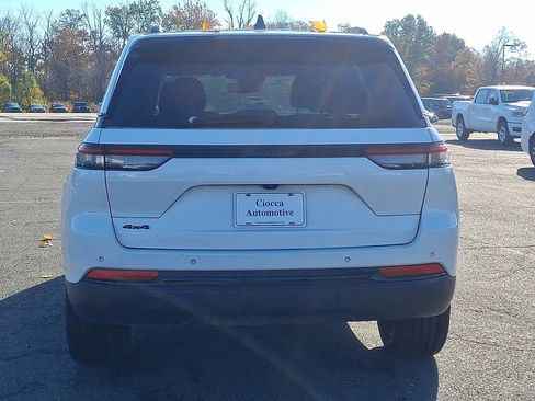 Used 2023 Jeep Grand Cherokee Altitude image 8