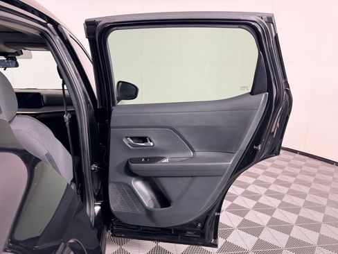 Used 2025 Nissan Kicks SV w/ SV Premium Package image 30