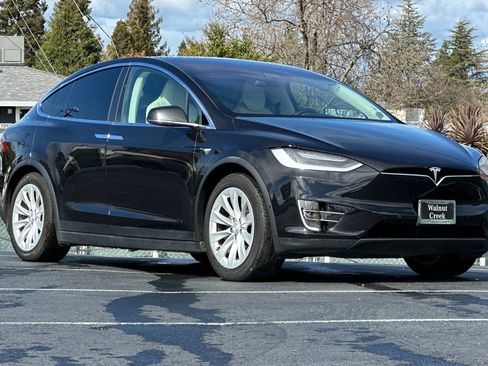 Used 2018 Tesla Model X 100D image 6