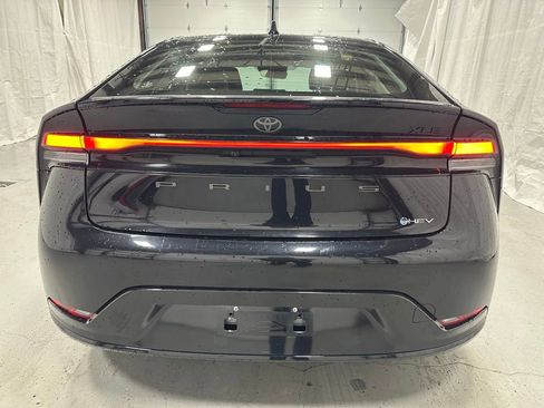 Used 2025 Toyota Prius XLE image 6