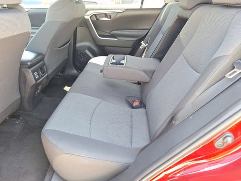 Used 2022 Toyota RAV4 XLE AWD/4WD image 29