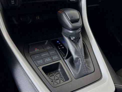 Used 2025 Toyota RAV4 LE image 17