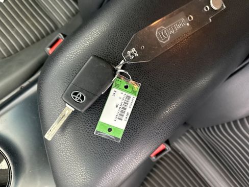 Used 2019 Toyota Camry SE FWD image 10
