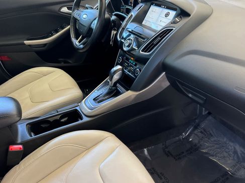 Used 2016 Ford Focus Titanium FWD image 16