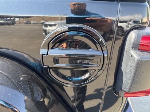 Used 2022 Jeep Wrangler Unlimited Sahara AWD/4WD image 36