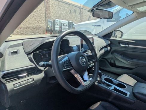 Used 2022 Nissan Altima 2.5 SV FWD image 7
