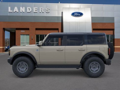 New 2025 Ford Bronco Outer Banks w/ Sasquatch Package image 3