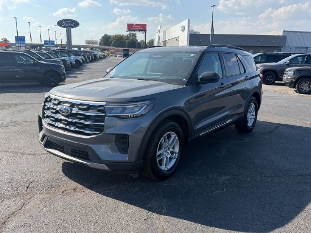 Used 2025 Ford Explorer Active RWD image 4