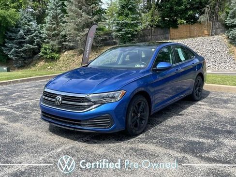 Certified 2023 Volkswagen Jetta SE w/ Panoramic Sunroof Package FWD image 1