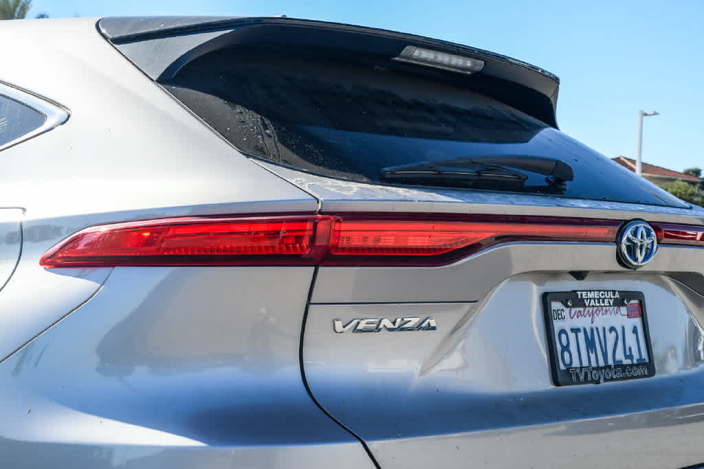 Used 2021 Toyota Venza LE AWD/4WD image 7