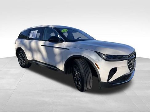 Used 2026 Lincoln Nautilus Premier image 8