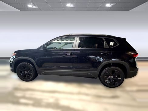 New 2026 Volkswagen Taos SE FWD image 2