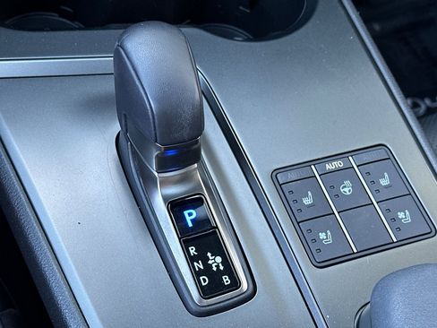 Certified 2025 Lexus UX 300h FWD w/ Accessory Package (Z2) image 18