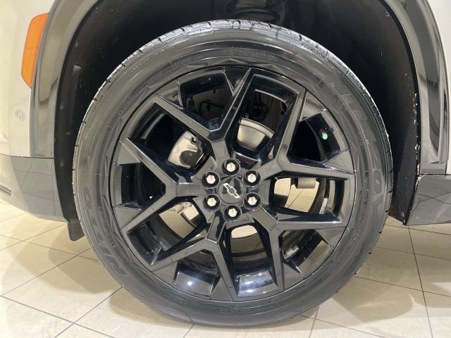 Certified 2025 Chevrolet Traverse RS w/ LPO, Roadside Safety Package FWD image 31
