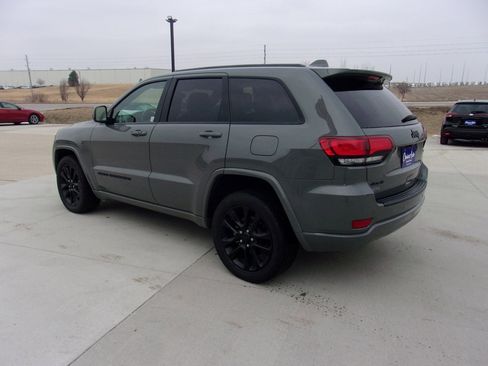 Used 2022 Jeep Grand Cherokee Laredo X image 8