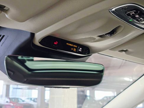 Used 2022 Volvo V60 T5 Cross Country image 17