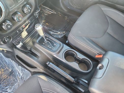 Used 2017 Jeep Wrangler Sahara w/ Connectivity Group image 16