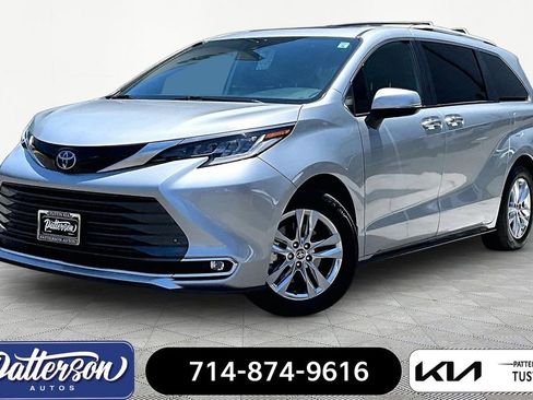 Used 2025 Toyota Sienna Limited AWD/4WD image 1